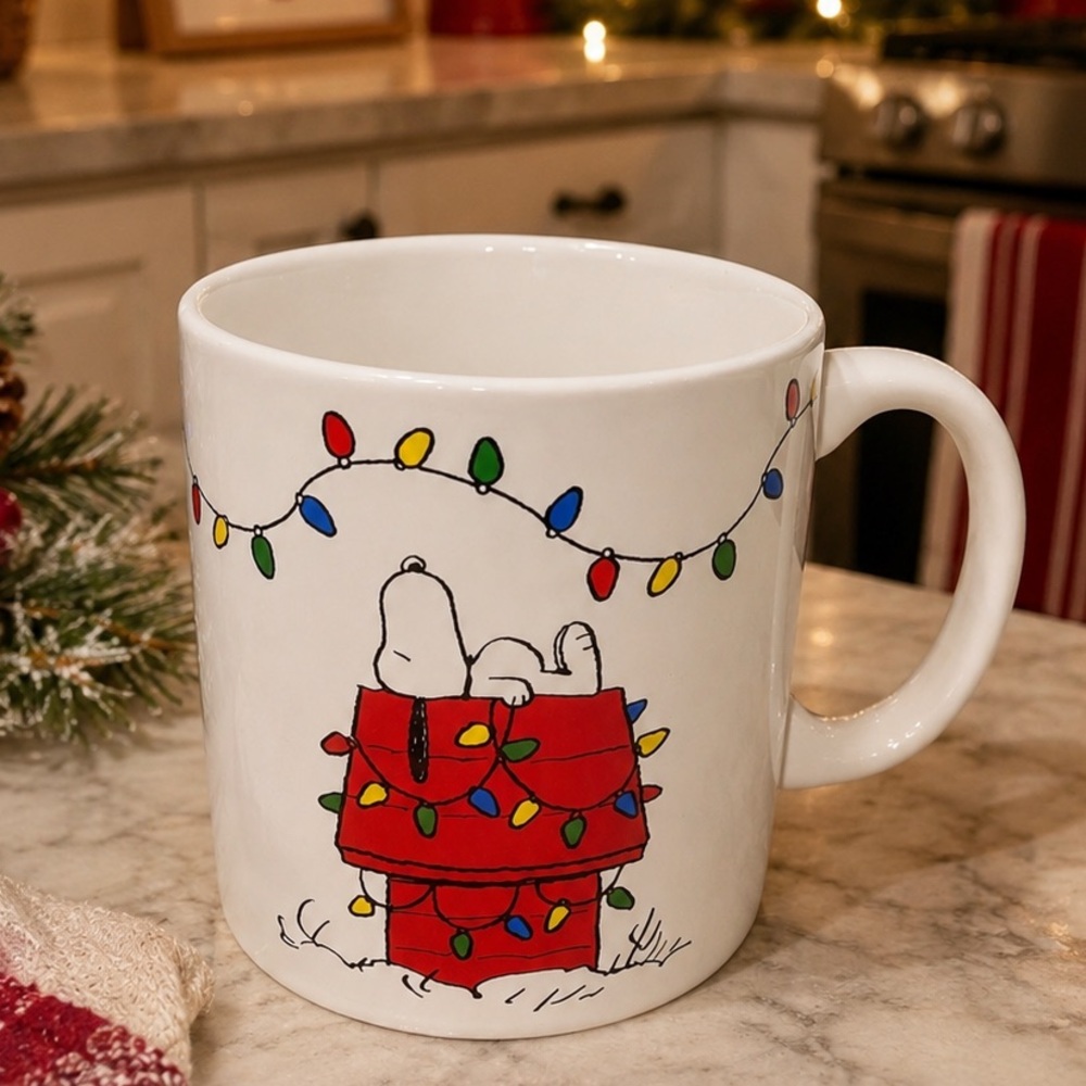 Peanuts White Mug with Red Snoopy Doghouse and Multicolor String Lights NWOT